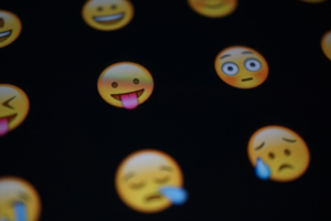 新作の絵文字 Emoji はジェンダーと人種にフォーカス 時代を反映する絵文字たち アミまこ